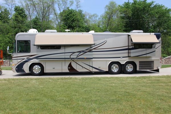 2004 Country Coach Intrigue Suite Escape - Image 19