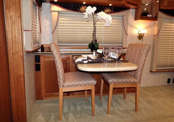 2005 Country Coach Allure 470 Series Mckenzie Bridge - Image 47