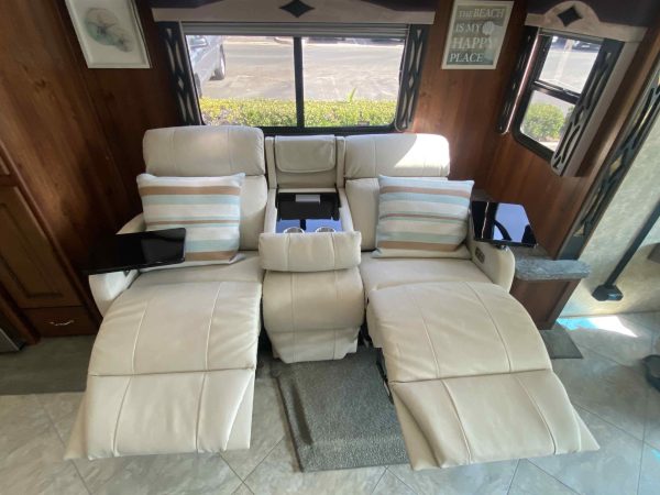 2013 Fleetwood Excursion 33A - Image 25