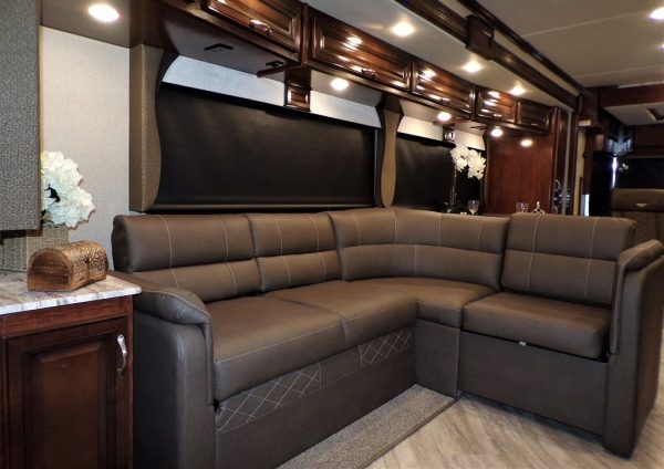 2019 Fleetwood Bounder 35K - Image 16