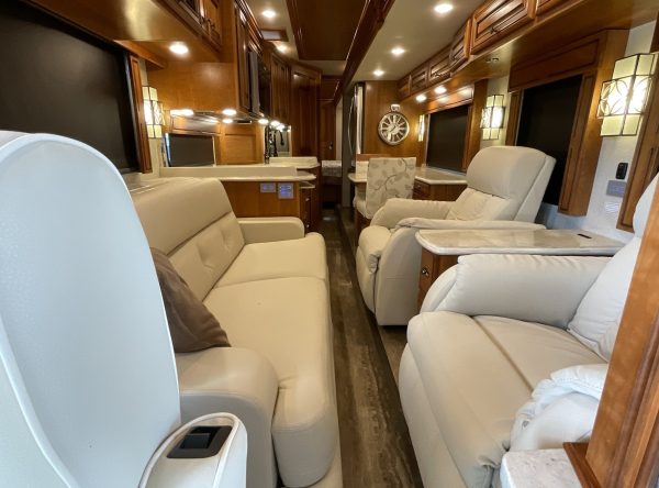 2019 Newmar Dutch Star 4018 - Image 29