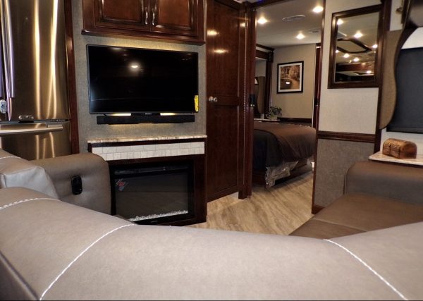 2019 Fleetwood Bounder 35K - Image 23