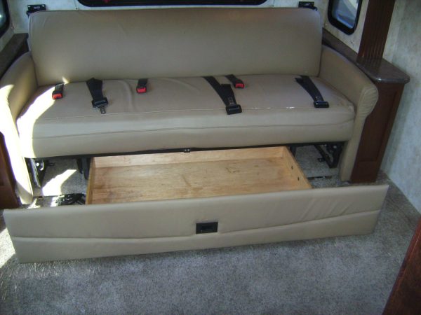 2012 Fleetwood Jamboree Sport 28Z - Image 28