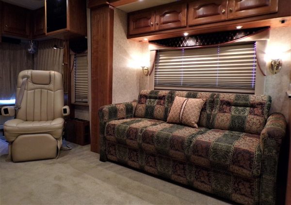 2005 Country Coach Allure 470 Series Mckenzie Bridge - Image 50