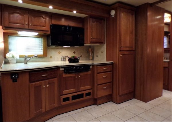2005 Country Coach Allure 470 Series Mckenzie Bridge - Image 51