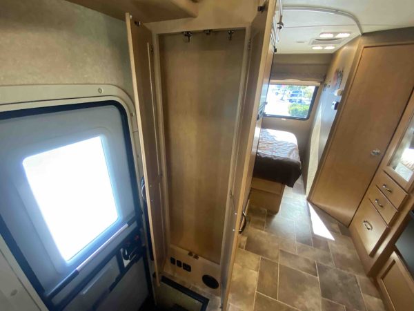 2015 Thor Chateau 26A - Image 43