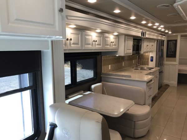 2016 Tiffin Phaeton 40AH - Image 29