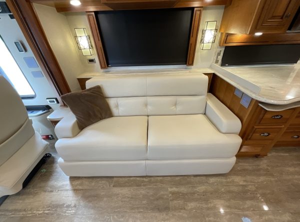 2019 Newmar Dutch Star 4018 - Image 33