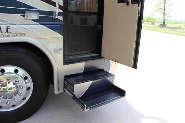 2004 Country Coach Intrigue Suite Escape - Image 24