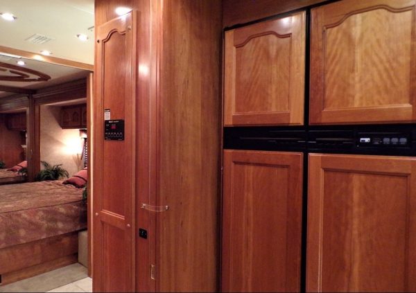 2005 Country Coach Allure 470 Series Mckenzie Bridge - Image 52