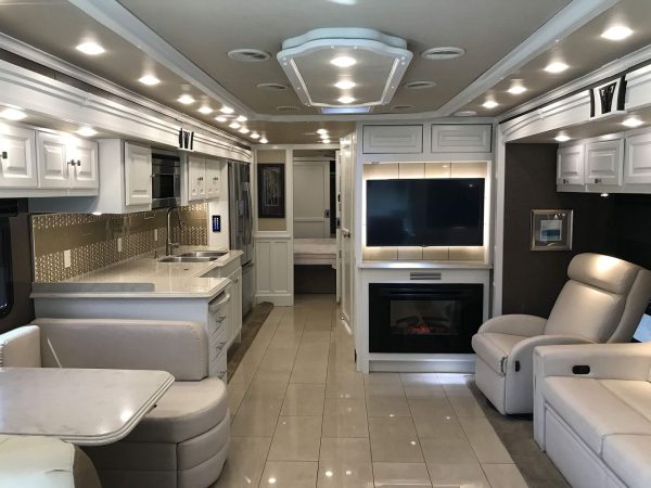 2016 Tiffin Phaeton 40AH - Image 30