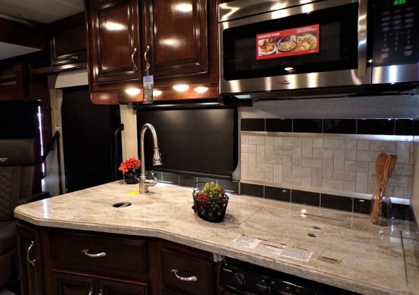 2019 Fleetwood Bounder 35K - Image 27