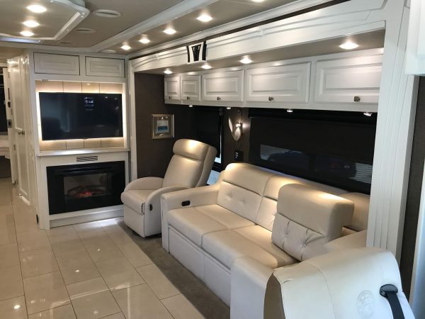 2016 Tiffin Phaeton 40AH - Image 31