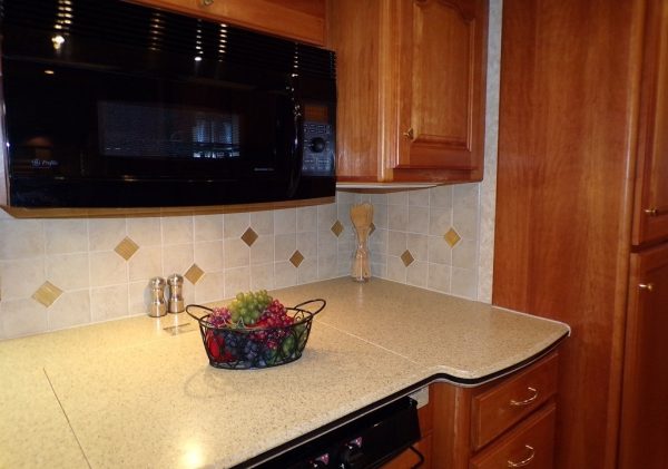 2005 Country Coach Allure 470 Series Mckenzie Bridge - Image 2
