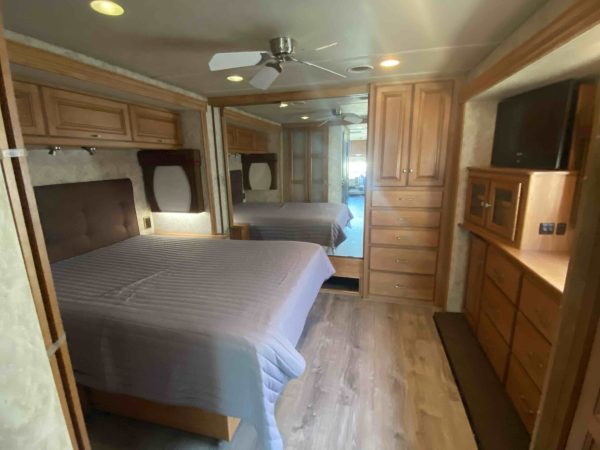 2011 Itasca Suncruiser 35P - Image 25