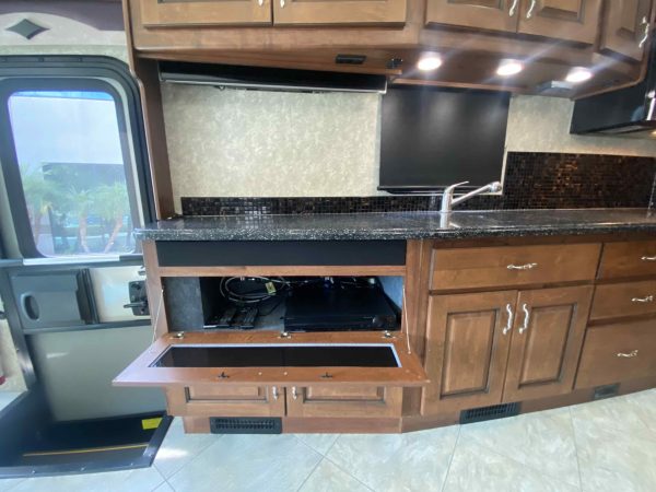 2013 Fleetwood Excursion 33A - Image 34