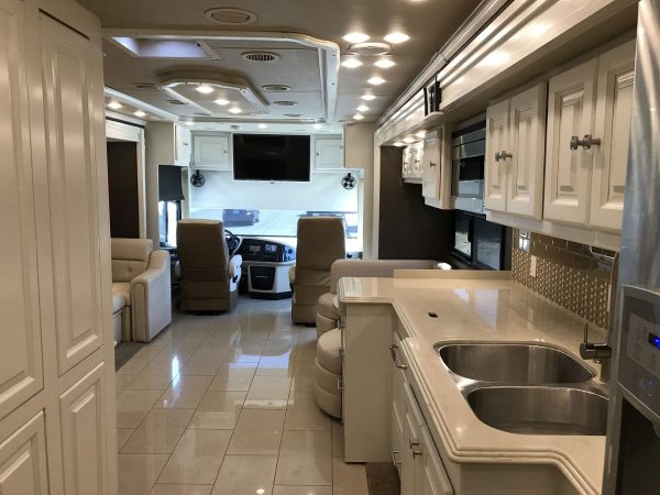 2016 Tiffin Phaeton 40AH - Image 34