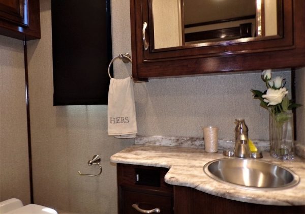 2019 Fleetwood Bounder 35K - Image 31