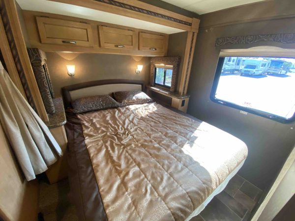 2015 Thor Chateau 26A - Image 4