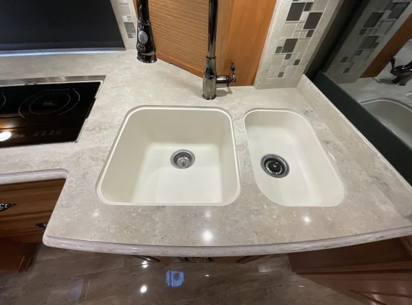 2019 Newmar Dutch Star 4018 - Image 39