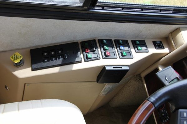 2004 Country Coach Intrigue Suite Escape - Image 30