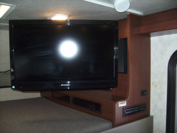 2012 Fleetwood Jamboree Sport 28Z - Image 37
