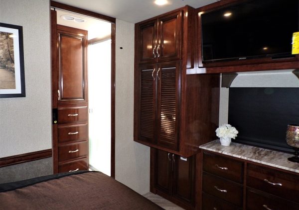 2019 Fleetwood Bounder 35K - Image 40