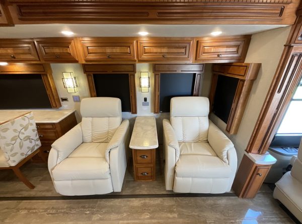 2019 Newmar Dutch Star 4018 - Image 40