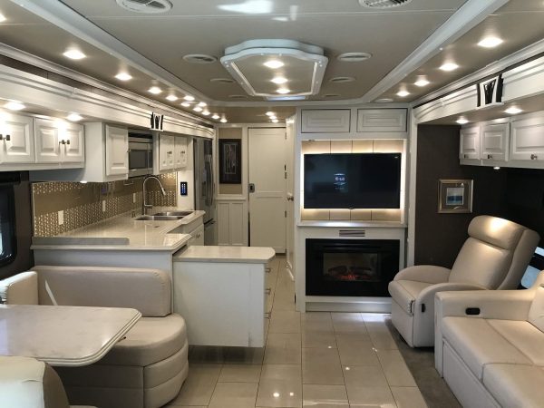 2016 Tiffin Phaeton 40AH - Image 37