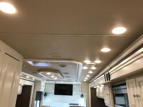 2016 Tiffin Phaeton 40AH - Image 38