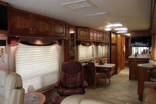 2004 Country Coach Intrigue Suite Escape - Image 32