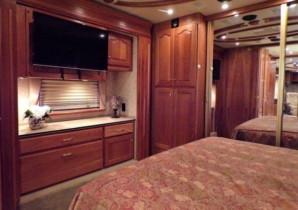 2005 Country Coach Allure 470 Series Mckenzie Bridge - Image 9