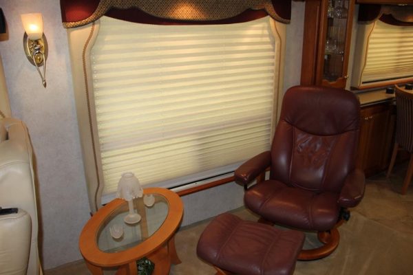 2004 Country Coach Intrigue Suite Escape - Image 33
