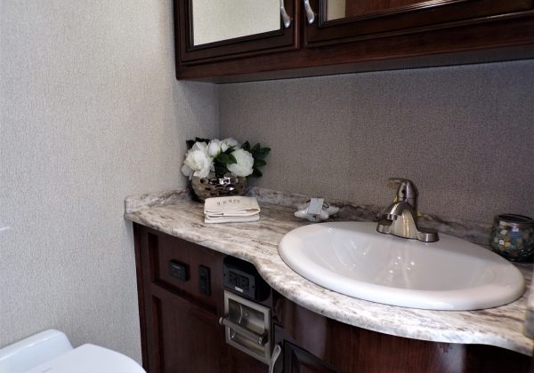 2019 Fleetwood Bounder 35K - Image 36