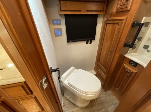2019 Newmar Dutch Star 4018 - Image 44