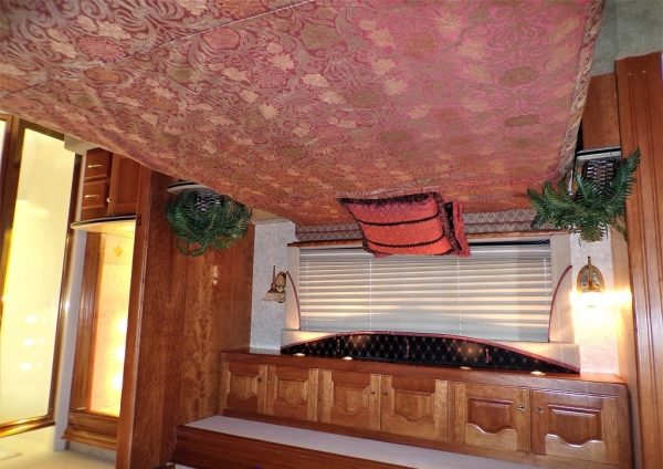 2005 Country Coach Allure 470 Series Mckenzie Bridge - Image 11