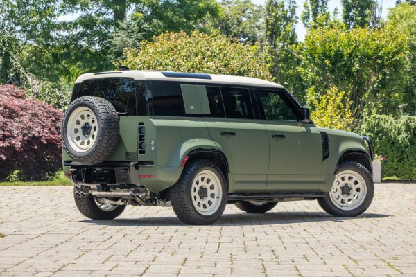 2022 Land Rover Defender 110 - Image 9