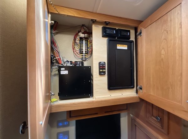 2019 Newmar Dutch Star 4018 - Image 45
