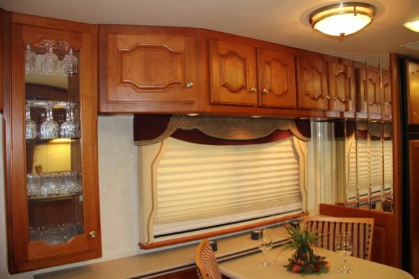 2004 Country Coach Intrigue Suite Escape - Image 35