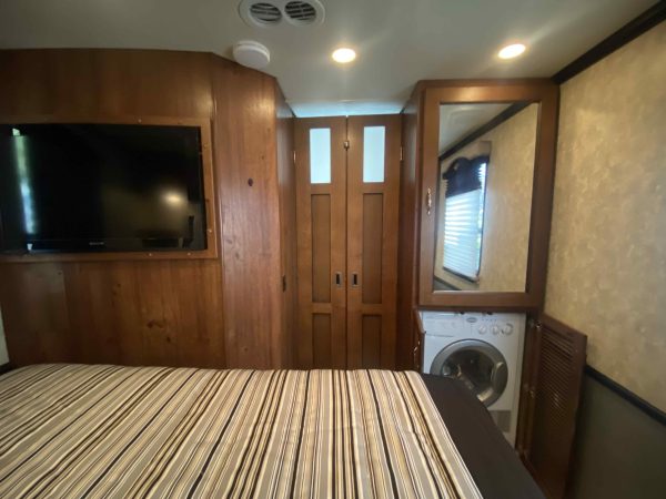2013 Fleetwood Excursion 33A - Image 42