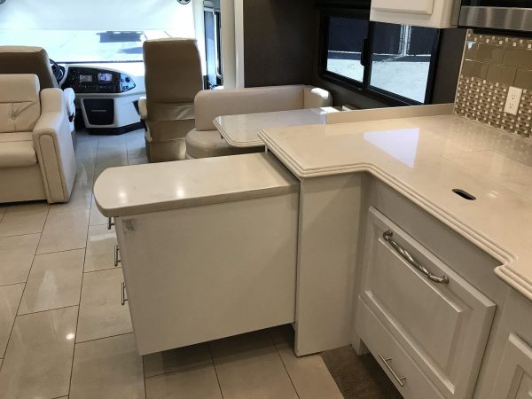 2016 Tiffin Phaeton 40AH - Image 42