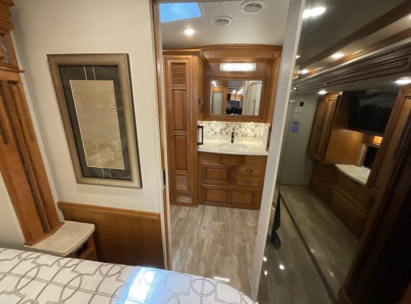 2019 Newmar Dutch Star 4018 - Image 46