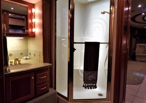 2005 Country Coach Allure 470 Series Mckenzie Bridge - Image 13