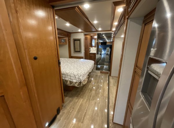 2019 Newmar Dutch Star 4018 - Image 47