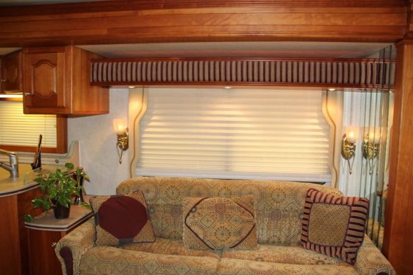 2004 Country Coach Intrigue Suite Escape - Image 37
