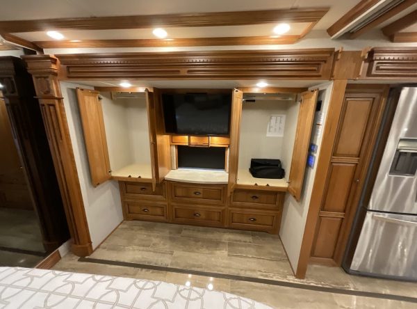 2019 Newmar Dutch Star 4018 - Image 48
