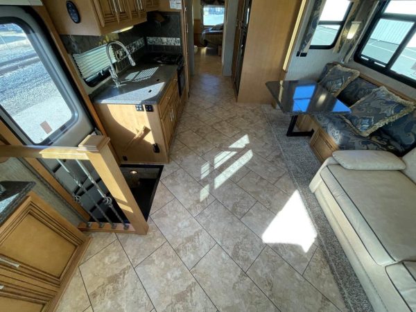 2016 Newmar Canyon Star 3911 - Image 46