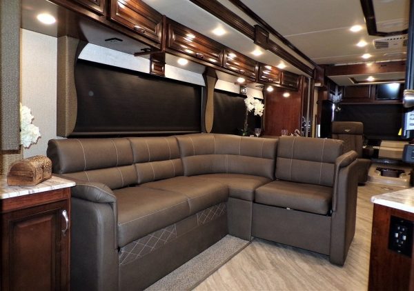 2019 Fleetwood Bounder 35K - Image 14