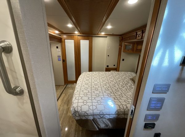 2019 Newmar Dutch Star 4018 - Image 49