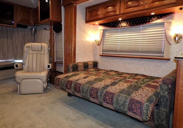 2005 Country Coach Allure 470 Series Mckenzie Bridge - Image 17